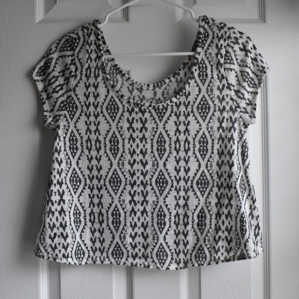 CLEARANCE❗Aeropostale - Aztec Crop Top - M